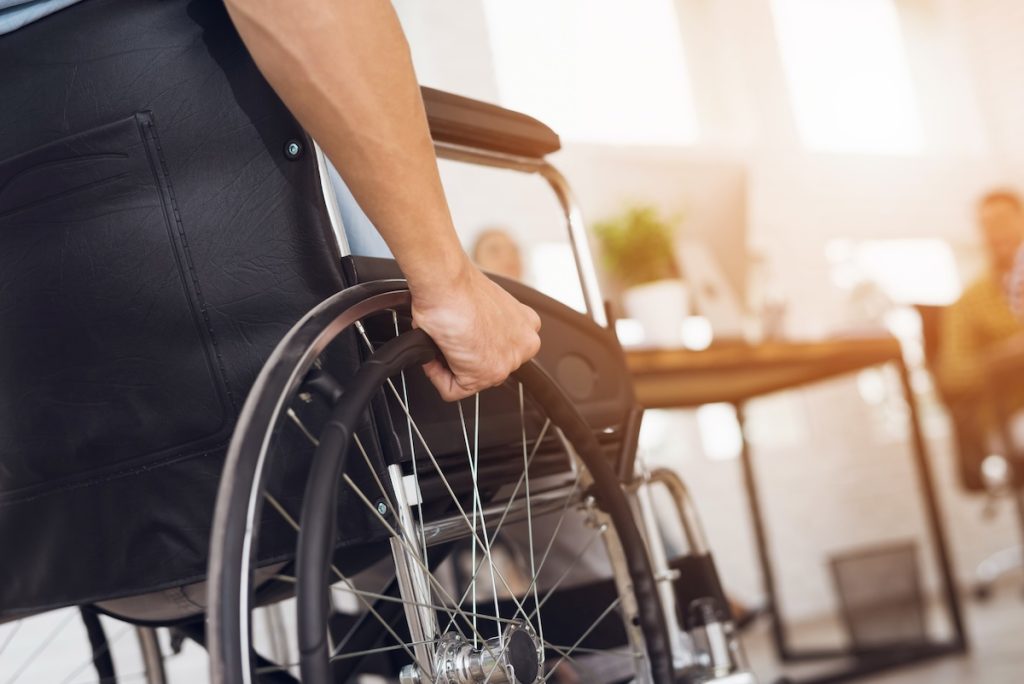 Handicappet mand chokeret efter overfusning: Du ser ikke handicappet ud!