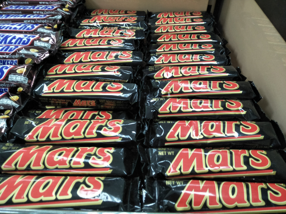 To medarbejdere faldt i kar med chokolade: Mars får bøde på 100.000 kroner