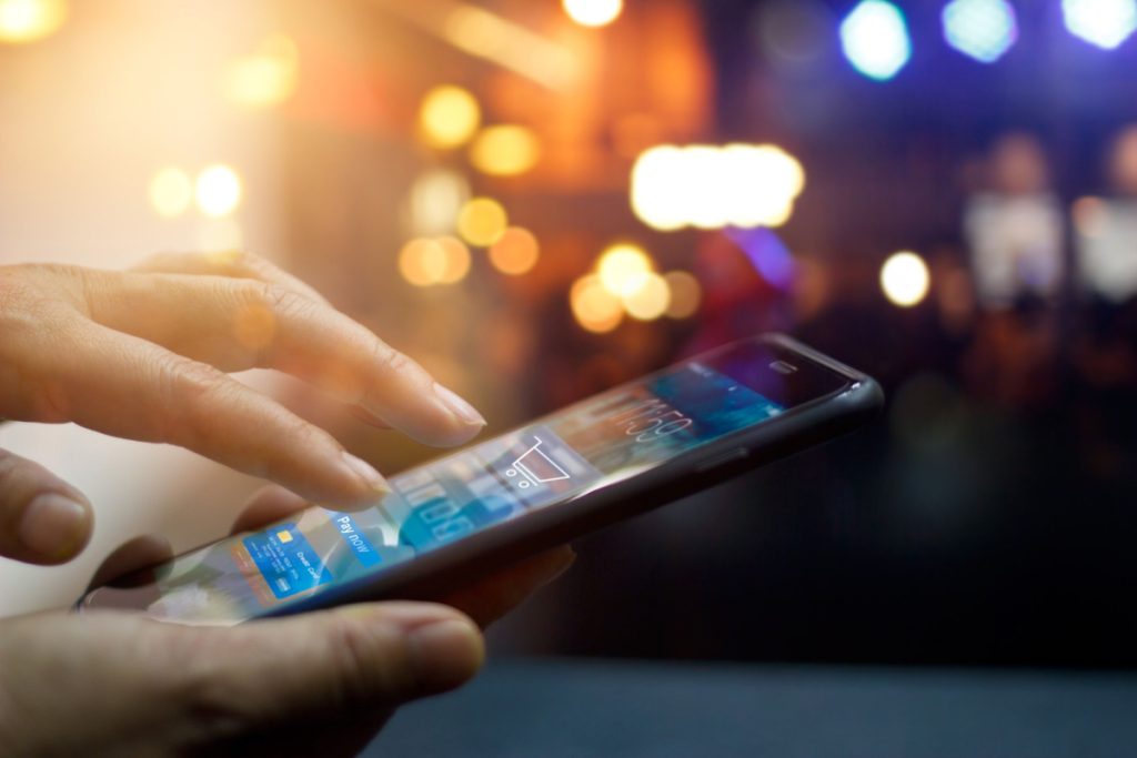 Apple advarer: Dét betyder orange prik i toppen af iPhone