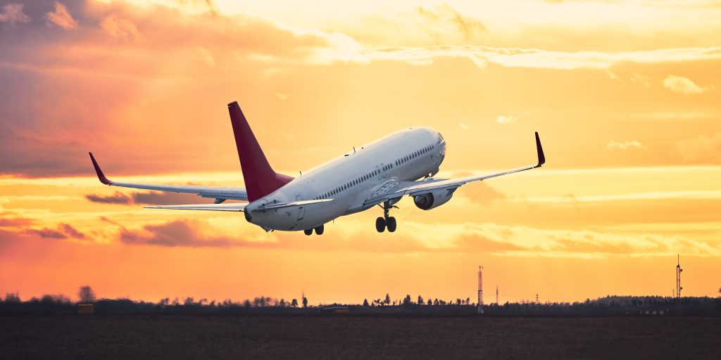 Flyafgiften er vedtaget: Så meget stiger ældrechecken som følge af aftalen