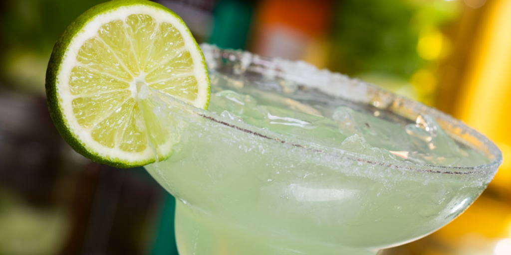 Hvis foråret skal fejres: Sådan laver du en lækker margarita med kun 3 ingredienser