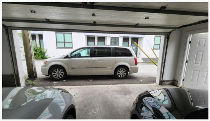 Parkerede lige foran garagen: Husejer raser over folks dumhed