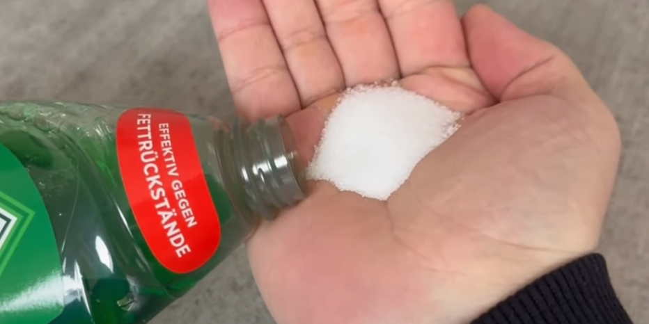Video viser genialt trick: Derfor skal du blande salt og opvaskemiddel