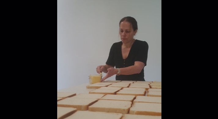 Mor med genialt råd til madpakkerne: Sådan laver du sandwiches til to uger der holder sig gode
