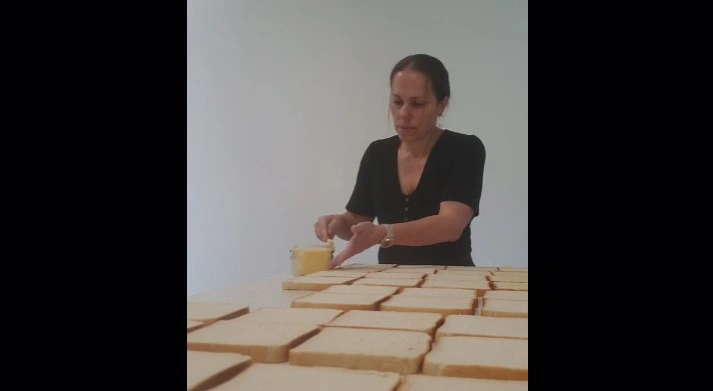 Mor med genialt råd til madpakkerne: Sådan laver du sandwiches til to uger der holder sig gode