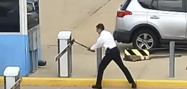 Gik amok på parkeringsbom med en økse – du vil nok kunne nikke genkendende til hans begrundelse