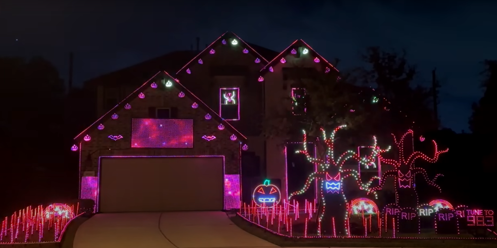 Halloweenpynt “synger” heavy metal: Se den vilde video