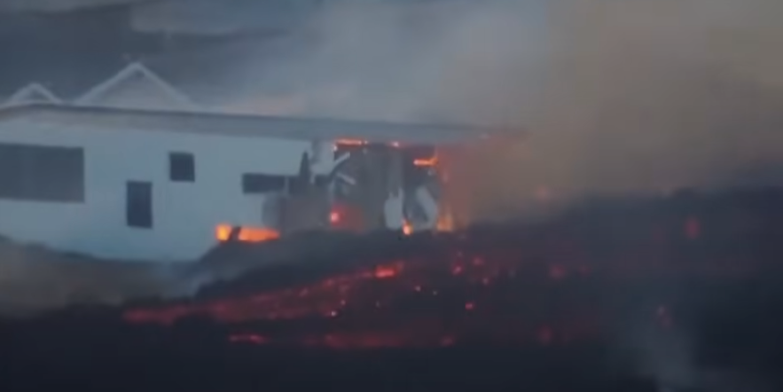 Kan se sit hus blive opslugt af lava under vulkanudbrud på Island