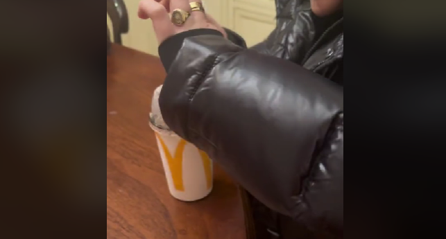 Bestilte McFlurry fra McDonalds: Du gætter aldrig, hvad hun fandt i den