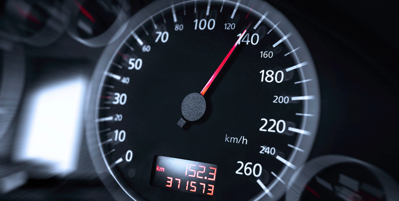 Du bliver konstant ‘snydt’: Så meget forkert viser bilens speedometer