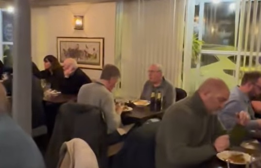 Kone ser sin mand i restaurant, selvom han døde for 9 år siden