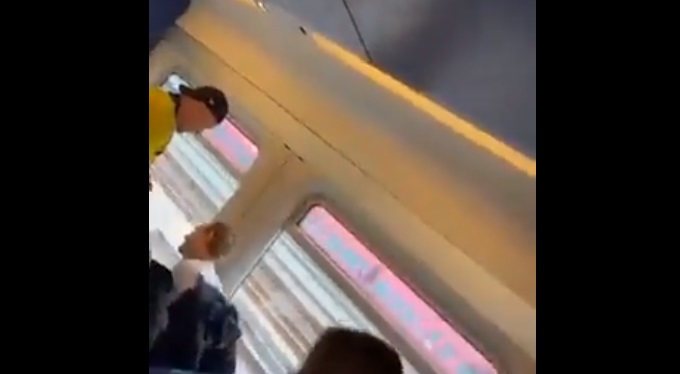 Tvang fodboldtrøje af FCK-fan: Nu er Brøndby-fan varetægtsfængslet