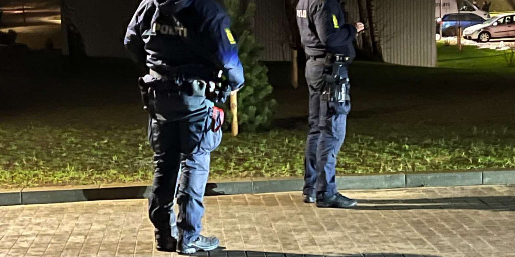 Politiet søger vidner: 5 maskerede mænd slæbte offer med sig