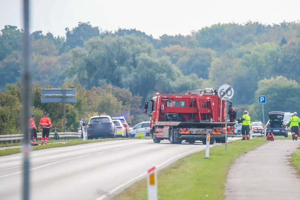 Politibil forulykker under udrykning: Person meldes dræbt