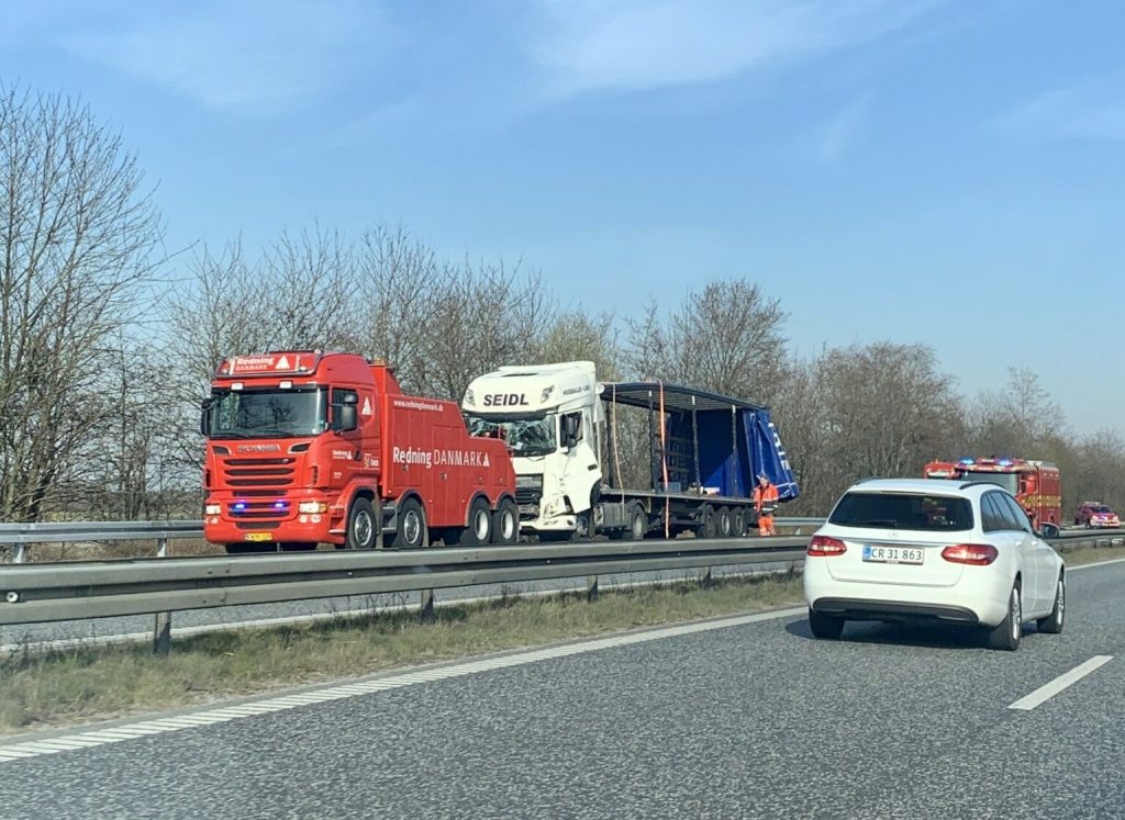 Uheld lukker motorvej E45: Rejsetid forlænget med en time