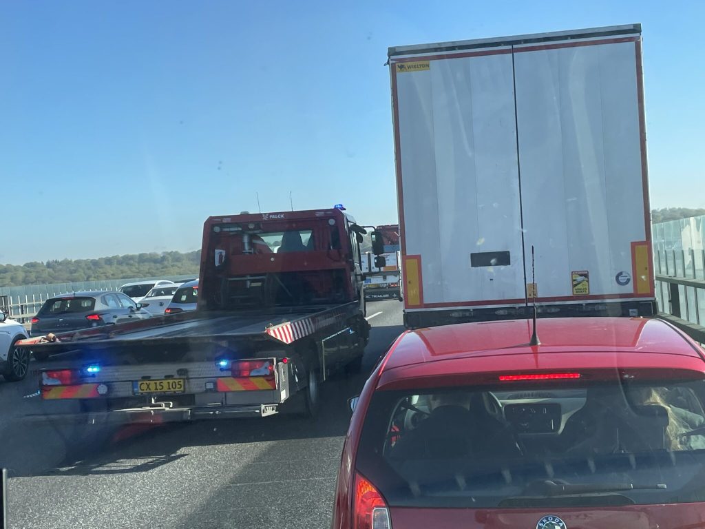 Voldsom kø på Vejle Fjord-broen