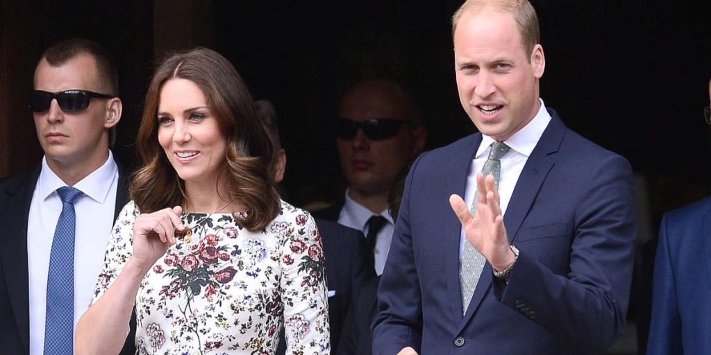 William og Kate blev mødt af vrede forsamlinger: “Sig undskyld!”